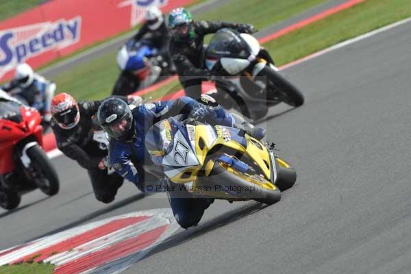 Motorcycle action photographs;Silverstone circuit;Silverstone photographs;Trackday digital images;event digital images;eventdigitalimages;no limits trackday;peter wileman photography;rockingham towcester northamptonshire;trackday;trackday photos