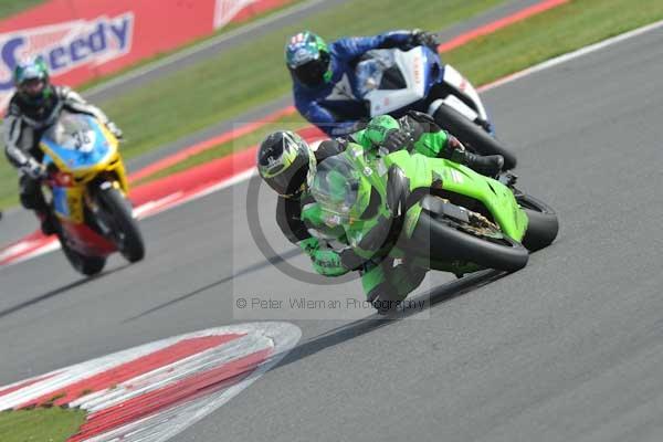 Motorcycle action photographs;Silverstone circuit;Silverstone photographs;Trackday digital images;event digital images;eventdigitalimages;no limits trackday;peter wileman photography;rockingham towcester northamptonshire;trackday;trackday photos