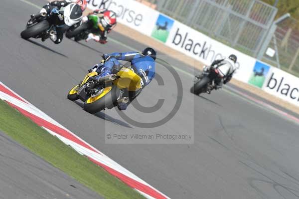 Motorcycle action photographs;Silverstone circuit;Silverstone photographs;Trackday digital images;event digital images;eventdigitalimages;no limits trackday;peter wileman photography;rockingham towcester northamptonshire;trackday;trackday photos