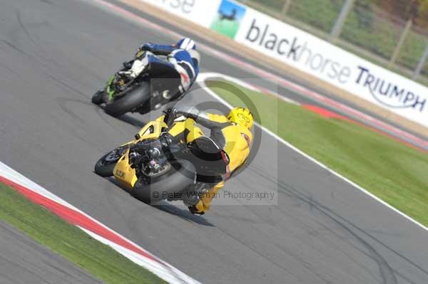 Motorcycle action photographs;Silverstone circuit;Silverstone photographs;Trackday digital images;event digital images;eventdigitalimages;no limits trackday;peter wileman photography;rockingham towcester northamptonshire;trackday;trackday photos