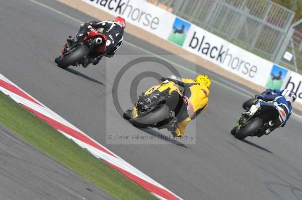 Motorcycle action photographs;Silverstone circuit;Silverstone photographs;Trackday digital images;event digital images;eventdigitalimages;no limits trackday;peter wileman photography;rockingham towcester northamptonshire;trackday;trackday photos