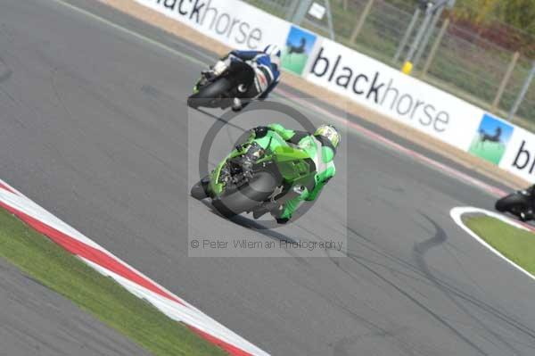 Motorcycle action photographs;Silverstone circuit;Silverstone photographs;Trackday digital images;event digital images;eventdigitalimages;no limits trackday;peter wileman photography;rockingham towcester northamptonshire;trackday;trackday photos