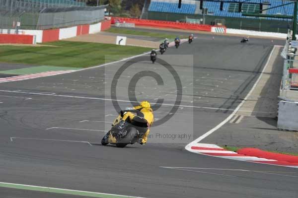 Motorcycle action photographs;Silverstone circuit;Silverstone photographs;Trackday digital images;event digital images;eventdigitalimages;no limits trackday;peter wileman photography;rockingham towcester northamptonshire;trackday;trackday photos