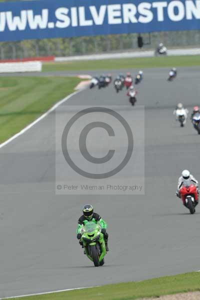 Motorcycle action photographs;Silverstone circuit;Silverstone photographs;Trackday digital images;event digital images;eventdigitalimages;no limits trackday;peter wileman photography;rockingham towcester northamptonshire;trackday;trackday photos