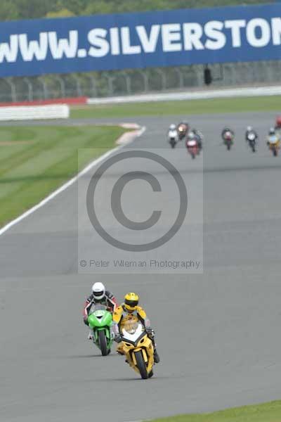 Motorcycle action photographs;Silverstone circuit;Silverstone photographs;Trackday digital images;event digital images;eventdigitalimages;no limits trackday;peter wileman photography;rockingham towcester northamptonshire;trackday;trackday photos