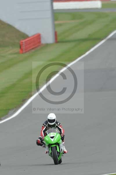 Motorcycle action photographs;Silverstone circuit;Silverstone photographs;Trackday digital images;event digital images;eventdigitalimages;no limits trackday;peter wileman photography;rockingham towcester northamptonshire;trackday;trackday photos