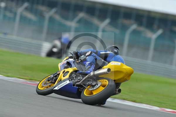 Motorcycle action photographs;Silverstone circuit;Silverstone photographs;Trackday digital images;event digital images;eventdigitalimages;no limits trackday;peter wileman photography;rockingham towcester northamptonshire;trackday;trackday photos