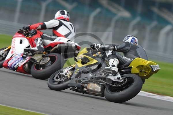 Motorcycle action photographs;Silverstone circuit;Silverstone photographs;Trackday digital images;event digital images;eventdigitalimages;no limits trackday;peter wileman photography;rockingham towcester northamptonshire;trackday;trackday photos