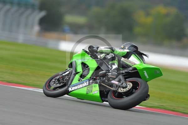 Motorcycle action photographs;Silverstone circuit;Silverstone photographs;Trackday digital images;event digital images;eventdigitalimages;no limits trackday;peter wileman photography;rockingham towcester northamptonshire;trackday;trackday photos