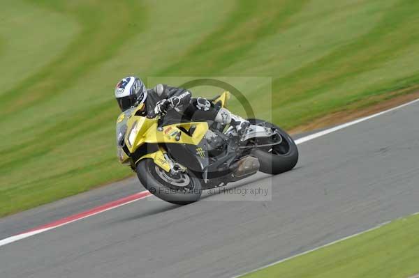 Motorcycle action photographs;Silverstone circuit;Silverstone photographs;Trackday digital images;event digital images;eventdigitalimages;no limits trackday;peter wileman photography;rockingham towcester northamptonshire;trackday;trackday photos