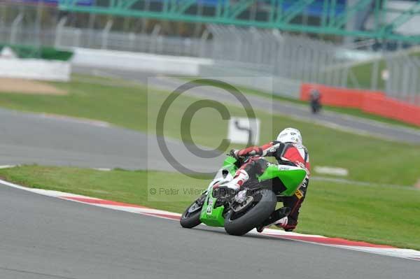 Motorcycle action photographs;Silverstone circuit;Silverstone photographs;Trackday digital images;event digital images;eventdigitalimages;no limits trackday;peter wileman photography;rockingham towcester northamptonshire;trackday;trackday photos