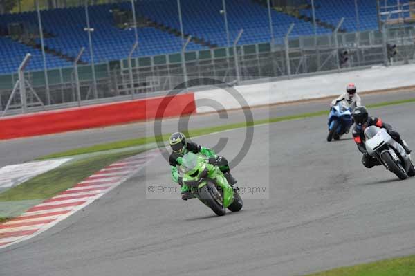 Motorcycle action photographs;Silverstone circuit;Silverstone photographs;Trackday digital images;event digital images;eventdigitalimages;no limits trackday;peter wileman photography;rockingham towcester northamptonshire;trackday;trackday photos