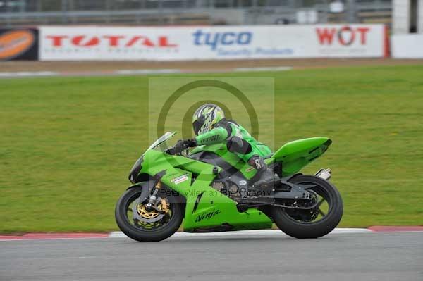 Motorcycle action photographs;Silverstone circuit;Silverstone photographs;Trackday digital images;event digital images;eventdigitalimages;no limits trackday;peter wileman photography;rockingham towcester northamptonshire;trackday;trackday photos