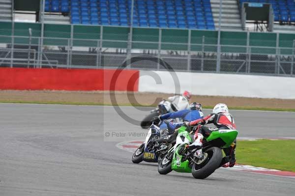 Motorcycle action photographs;Silverstone circuit;Silverstone photographs;Trackday digital images;event digital images;eventdigitalimages;no limits trackday;peter wileman photography;rockingham towcester northamptonshire;trackday;trackday photos