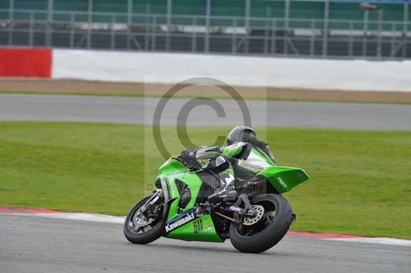 Motorcycle action photographs;Silverstone circuit;Silverstone photographs;Trackday digital images;event digital images;eventdigitalimages;no limits trackday;peter wileman photography;rockingham towcester northamptonshire;trackday;trackday photos