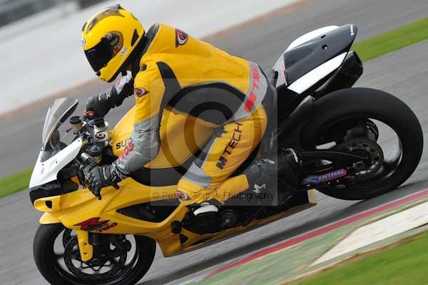 Motorcycle action photographs;Silverstone circuit;Silverstone photographs;Trackday digital images;event digital images;eventdigitalimages;no limits trackday;peter wileman photography;rockingham towcester northamptonshire;trackday;trackday photos