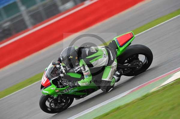 Motorcycle action photographs;Silverstone circuit;Silverstone photographs;Trackday digital images;event digital images;eventdigitalimages;no limits trackday;peter wileman photography;rockingham towcester northamptonshire;trackday;trackday photos
