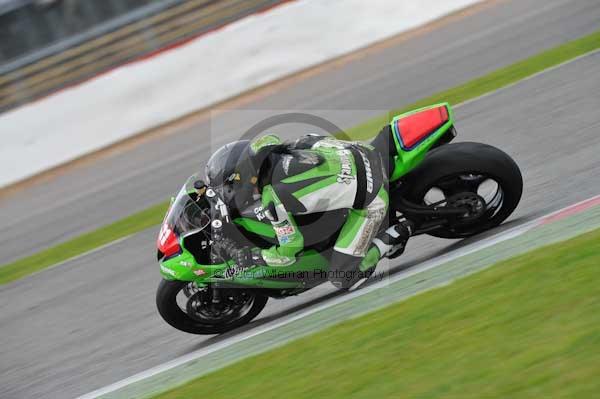 Motorcycle action photographs;Silverstone circuit;Silverstone photographs;Trackday digital images;event digital images;eventdigitalimages;no limits trackday;peter wileman photography;rockingham towcester northamptonshire;trackday;trackday photos