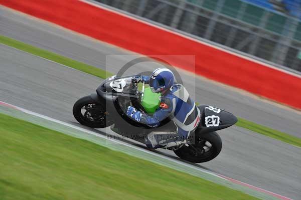 Motorcycle action photographs;Silverstone circuit;Silverstone photographs;Trackday digital images;event digital images;eventdigitalimages;no limits trackday;peter wileman photography;rockingham towcester northamptonshire;trackday;trackday photos