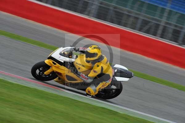 Motorcycle action photographs;Silverstone circuit;Silverstone photographs;Trackday digital images;event digital images;eventdigitalimages;no limits trackday;peter wileman photography;rockingham towcester northamptonshire;trackday;trackday photos