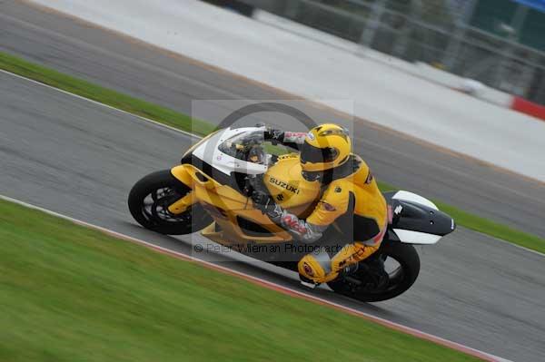 Motorcycle action photographs;Silverstone circuit;Silverstone photographs;Trackday digital images;event digital images;eventdigitalimages;no limits trackday;peter wileman photography;rockingham towcester northamptonshire;trackday;trackday photos