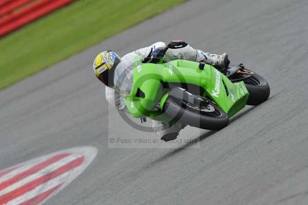 Motorcycle action photographs;Silverstone circuit;Silverstone photographs;Trackday digital images;event digital images;eventdigitalimages;no limits trackday;peter wileman photography;rockingham towcester northamptonshire;trackday;trackday photos