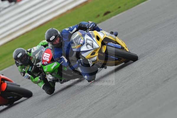 Motorcycle action photographs;Silverstone circuit;Silverstone photographs;Trackday digital images;event digital images;eventdigitalimages;no limits trackday;peter wileman photography;rockingham towcester northamptonshire;trackday;trackday photos