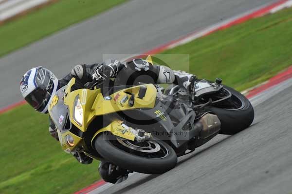 Motorcycle action photographs;Silverstone circuit;Silverstone photographs;Trackday digital images;event digital images;eventdigitalimages;no limits trackday;peter wileman photography;rockingham towcester northamptonshire;trackday;trackday photos