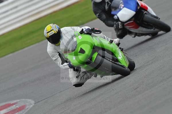 Motorcycle action photographs;Silverstone circuit;Silverstone photographs;Trackday digital images;event digital images;eventdigitalimages;no limits trackday;peter wileman photography;rockingham towcester northamptonshire;trackday;trackday photos