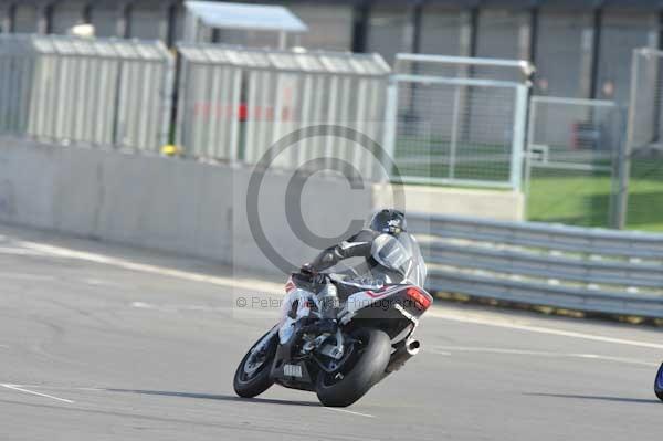 Motorcycle action photographs;Silverstone circuit;Silverstone photographs;Trackday digital images;event digital images;eventdigitalimages;no limits trackday;peter wileman photography;rockingham towcester northamptonshire;trackday;trackday photos