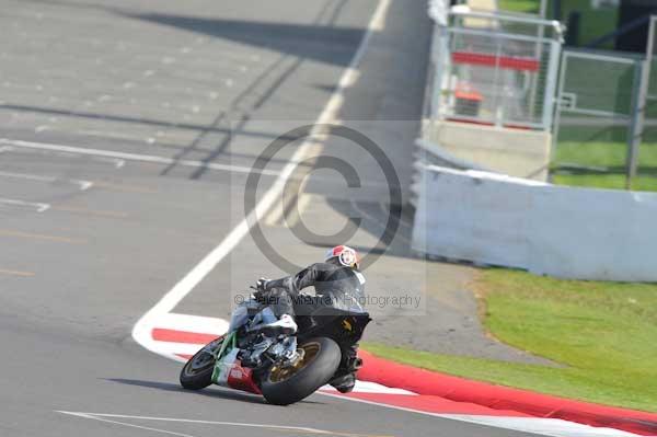 Motorcycle action photographs;Silverstone circuit;Silverstone photographs;Trackday digital images;event digital images;eventdigitalimages;no limits trackday;peter wileman photography;rockingham towcester northamptonshire;trackday;trackday photos