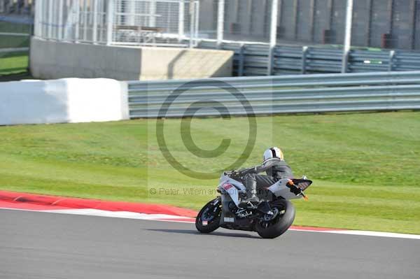 Motorcycle action photographs;Silverstone circuit;Silverstone photographs;Trackday digital images;event digital images;eventdigitalimages;no limits trackday;peter wileman photography;rockingham towcester northamptonshire;trackday;trackday photos