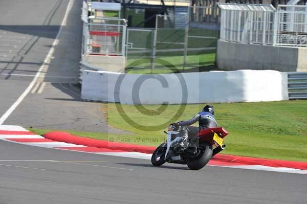 Motorcycle action photographs;Silverstone circuit;Silverstone photographs;Trackday digital images;event digital images;eventdigitalimages;no limits trackday;peter wileman photography;rockingham towcester northamptonshire;trackday;trackday photos