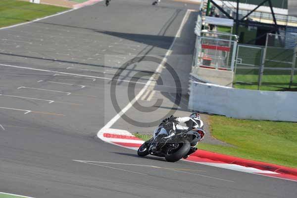 Motorcycle action photographs;Silverstone circuit;Silverstone photographs;Trackday digital images;event digital images;eventdigitalimages;no limits trackday;peter wileman photography;rockingham towcester northamptonshire;trackday;trackday photos