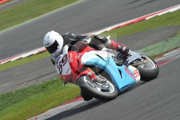 Motorcycle action photographs;Silverstone circuit;Silverstone photographs;Trackday digital images;event digital images;eventdigitalimages;no limits trackday;peter wileman photography;rockingham towcester northamptonshire;trackday;trackday photos