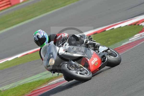 Motorcycle action photographs;Silverstone circuit;Silverstone photographs;Trackday digital images;event digital images;eventdigitalimages;no limits trackday;peter wileman photography;rockingham towcester northamptonshire;trackday;trackday photos