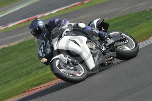 Motorcycle action photographs;Silverstone circuit;Silverstone photographs;Trackday digital images;event digital images;eventdigitalimages;no limits trackday;peter wileman photography;rockingham towcester northamptonshire;trackday;trackday photos