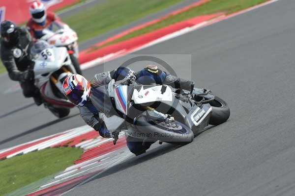 Motorcycle action photographs;Silverstone circuit;Silverstone photographs;Trackday digital images;event digital images;eventdigitalimages;no limits trackday;peter wileman photography;rockingham towcester northamptonshire;trackday;trackday photos