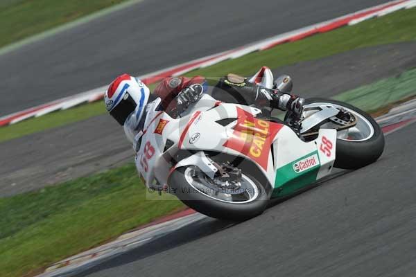 Motorcycle action photographs;Silverstone circuit;Silverstone photographs;Trackday digital images;event digital images;eventdigitalimages;no limits trackday;peter wileman photography;rockingham towcester northamptonshire;trackday;trackday photos