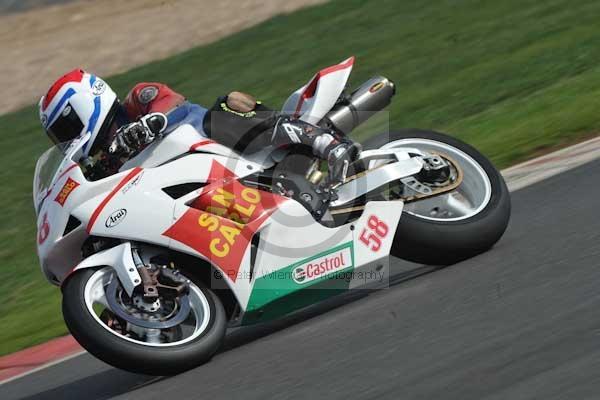 Motorcycle action photographs;Silverstone circuit;Silverstone photographs;Trackday digital images;event digital images;eventdigitalimages;no limits trackday;peter wileman photography;rockingham towcester northamptonshire;trackday;trackday photos