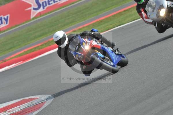 Motorcycle action photographs;Silverstone circuit;Silverstone photographs;Trackday digital images;event digital images;eventdigitalimages;no limits trackday;peter wileman photography;rockingham towcester northamptonshire;trackday;trackday photos