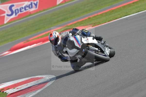 Motorcycle action photographs;Silverstone circuit;Silverstone photographs;Trackday digital images;event digital images;eventdigitalimages;no limits trackday;peter wileman photography;rockingham towcester northamptonshire;trackday;trackday photos