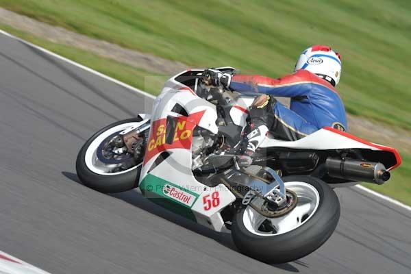 Motorcycle action photographs;Silverstone circuit;Silverstone photographs;Trackday digital images;event digital images;eventdigitalimages;no limits trackday;peter wileman photography;rockingham towcester northamptonshire;trackday;trackday photos