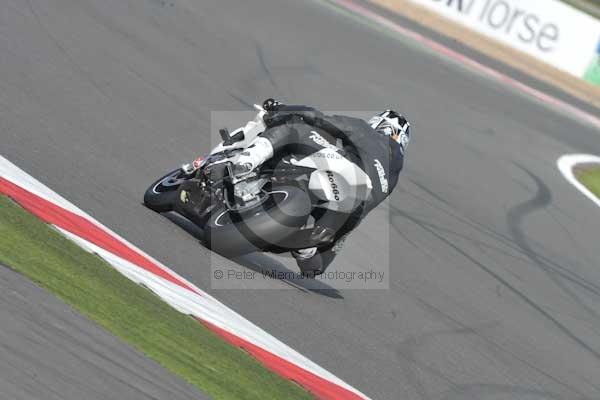 Motorcycle action photographs;Silverstone circuit;Silverstone photographs;Trackday digital images;event digital images;eventdigitalimages;no limits trackday;peter wileman photography;rockingham towcester northamptonshire;trackday;trackday photos
