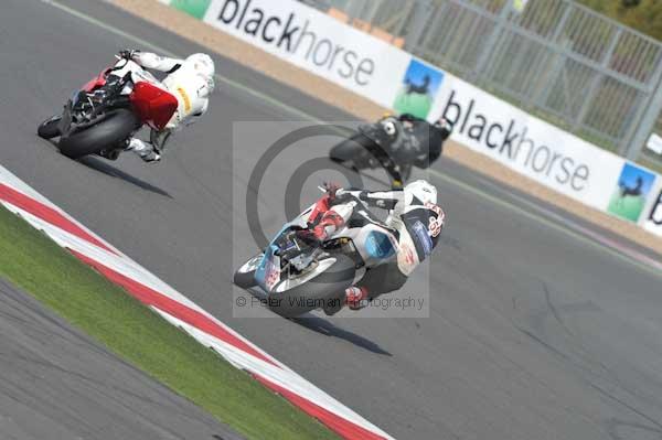 Motorcycle action photographs;Silverstone circuit;Silverstone photographs;Trackday digital images;event digital images;eventdigitalimages;no limits trackday;peter wileman photography;rockingham towcester northamptonshire;trackday;trackday photos