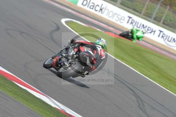 Motorcycle action photographs;Silverstone circuit;Silverstone photographs;Trackday digital images;event digital images;eventdigitalimages;no limits trackday;peter wileman photography;rockingham towcester northamptonshire;trackday;trackday photos