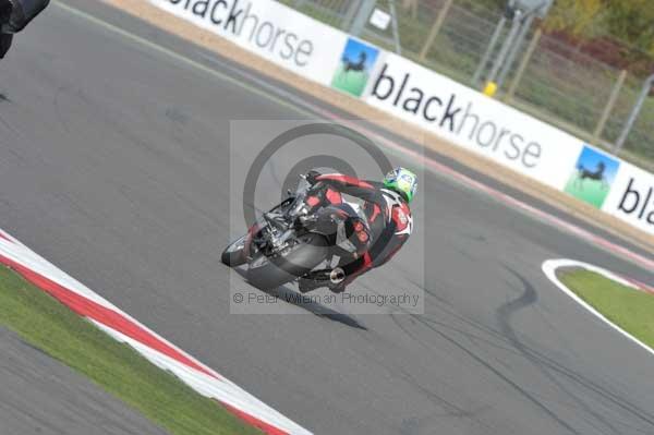 Motorcycle action photographs;Silverstone circuit;Silverstone photographs;Trackday digital images;event digital images;eventdigitalimages;no limits trackday;peter wileman photography;rockingham towcester northamptonshire;trackday;trackday photos