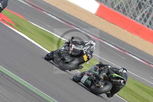 Motorcycle action photographs;Silverstone circuit;Silverstone photographs;Trackday digital images;event digital images;eventdigitalimages;no limits trackday;peter wileman photography;rockingham towcester northamptonshire;trackday;trackday photos
