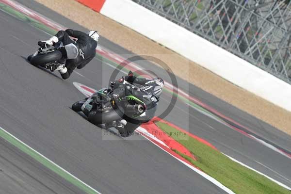 Motorcycle action photographs;Silverstone circuit;Silverstone photographs;Trackday digital images;event digital images;eventdigitalimages;no limits trackday;peter wileman photography;rockingham towcester northamptonshire;trackday;trackday photos