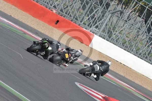 Motorcycle action photographs;Silverstone circuit;Silverstone photographs;Trackday digital images;event digital images;eventdigitalimages;no limits trackday;peter wileman photography;rockingham towcester northamptonshire;trackday;trackday photos